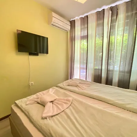 Paradise Complex Апартаменти *